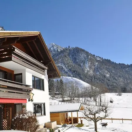 Haus Robert Wagner شقة